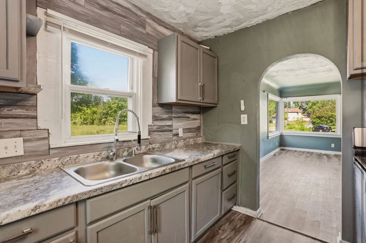 332 Bullock St - Photo 5 of 8