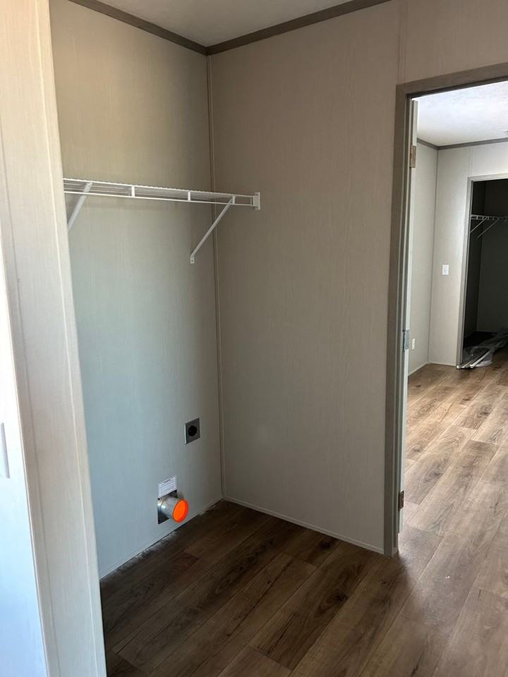 4435 Hayter Rd - Photo 5 of 11