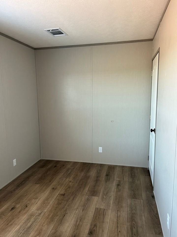 4435 Hayter Rd - Photo 6 of 11