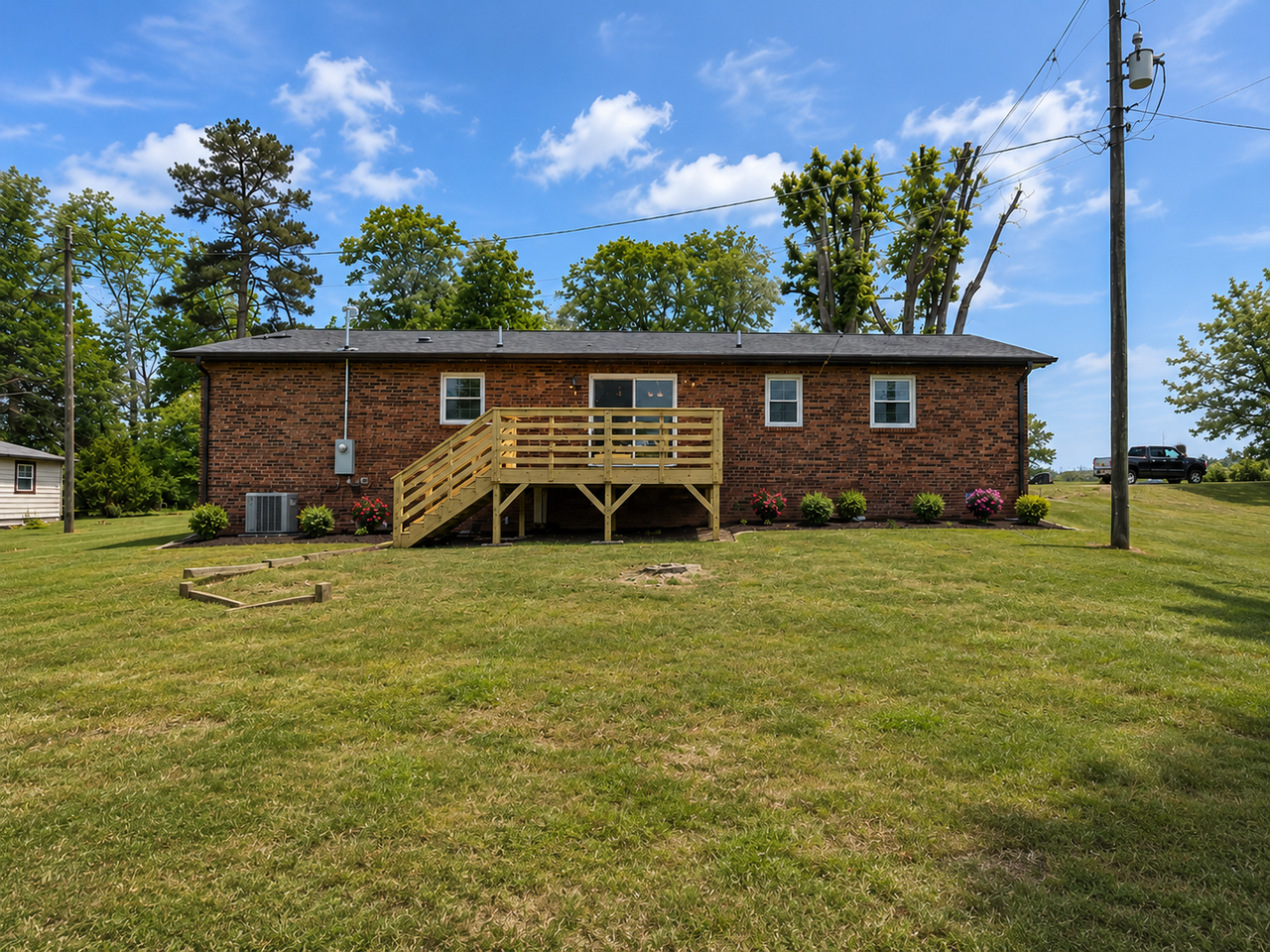7616 Lingerfelt Rd - Photo 2 of 10