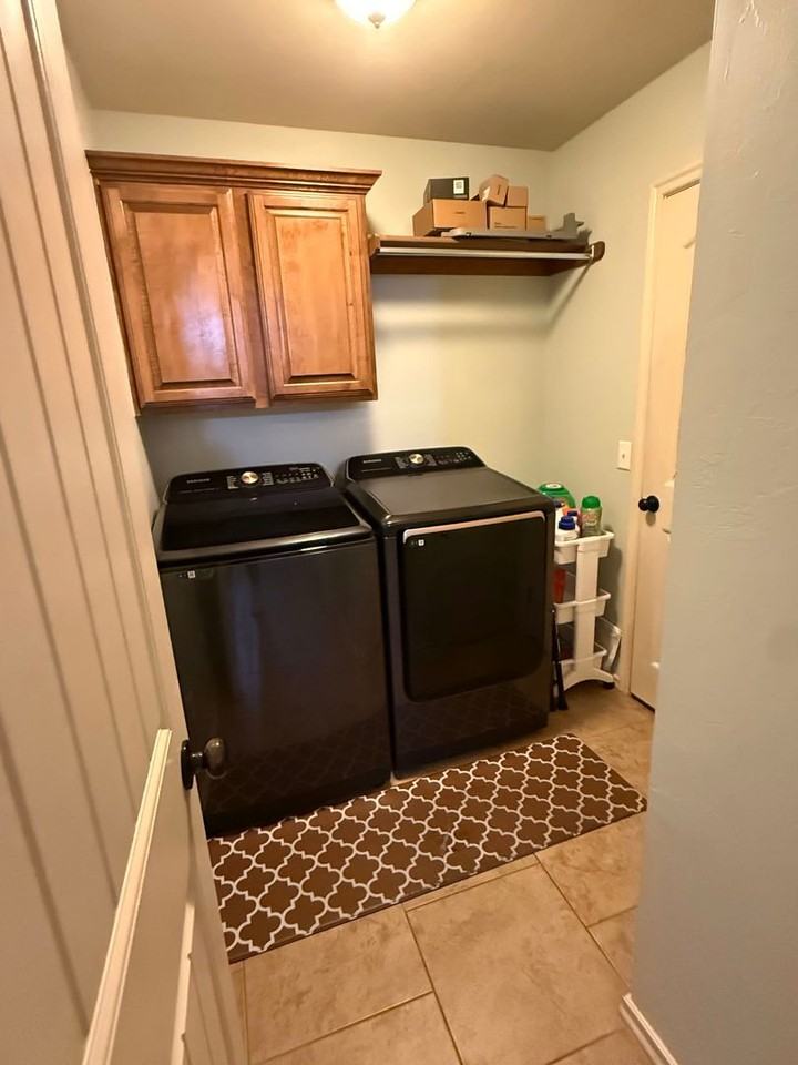 8041 Waters Edge Way - Photo 4 of 15