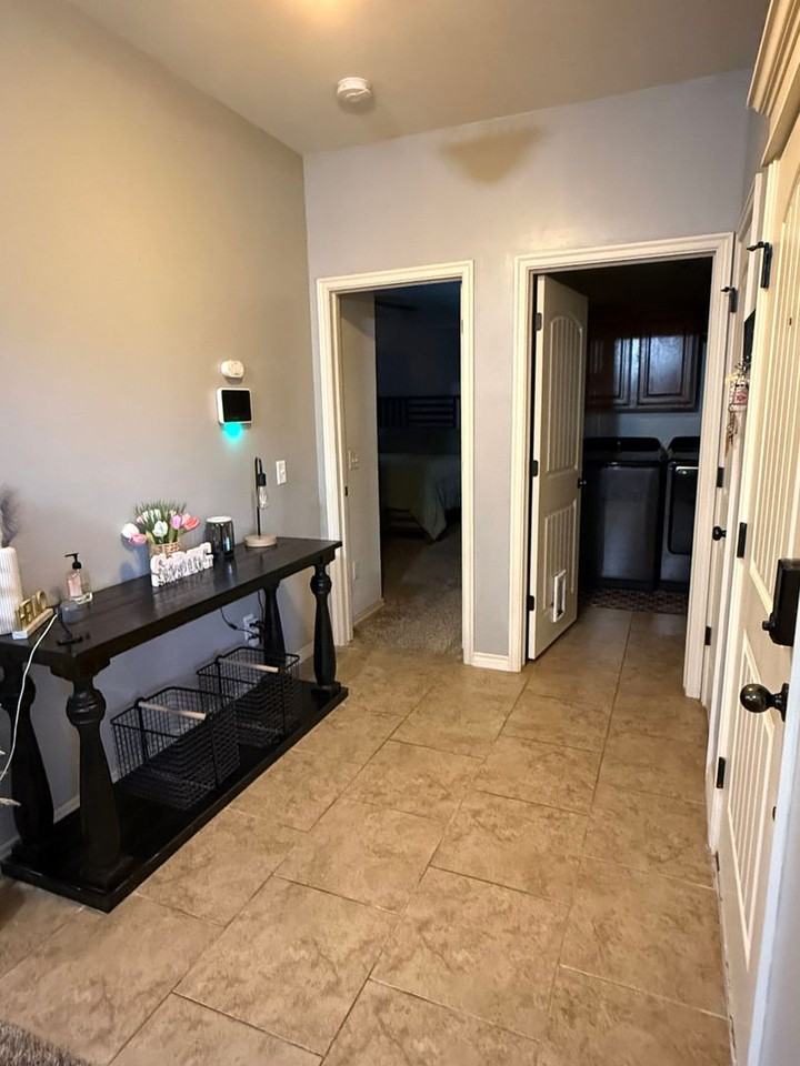 8041 Waters Edge Way - Photo 5 of 15