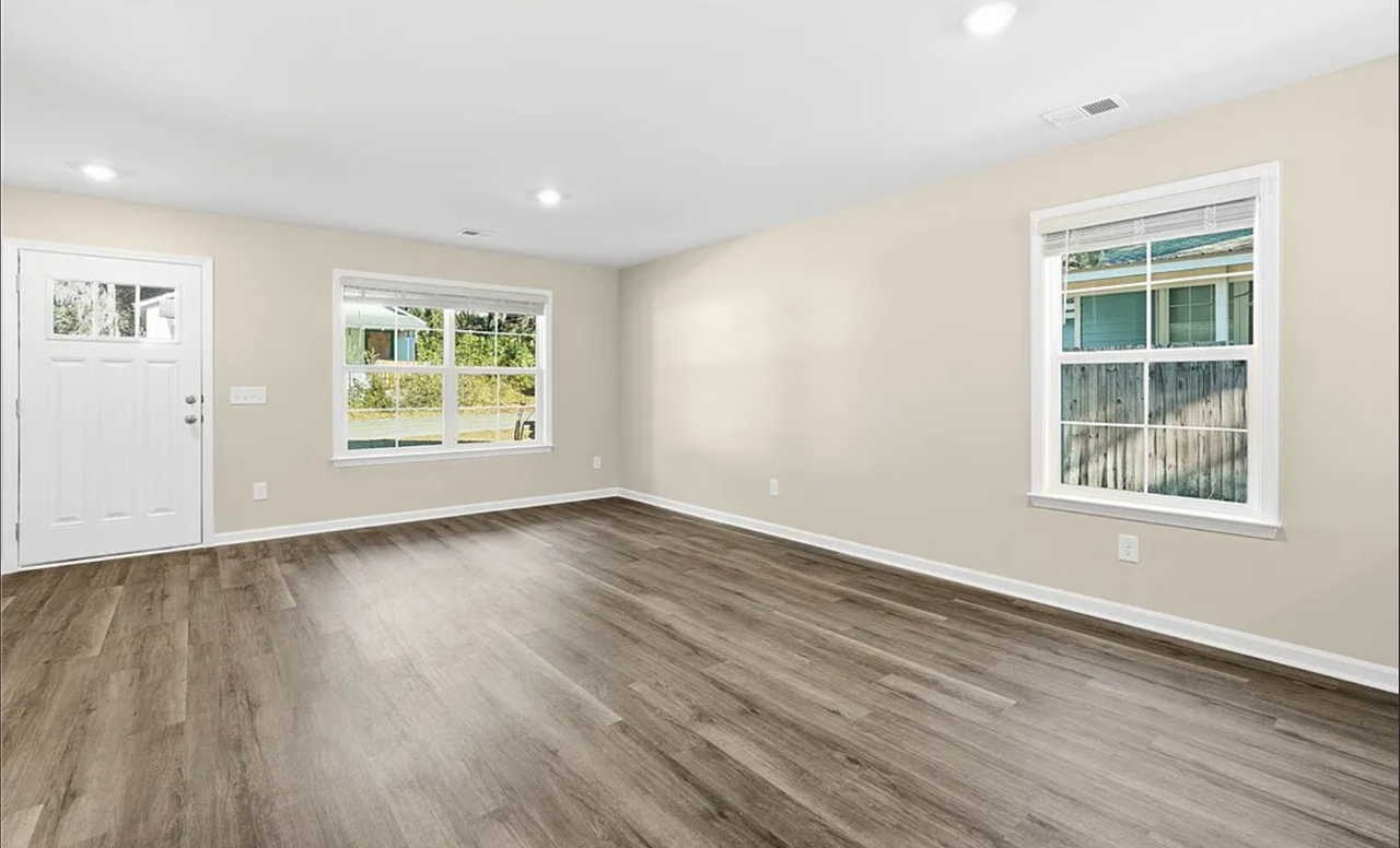 7 Iola St - Photo 5 of 20