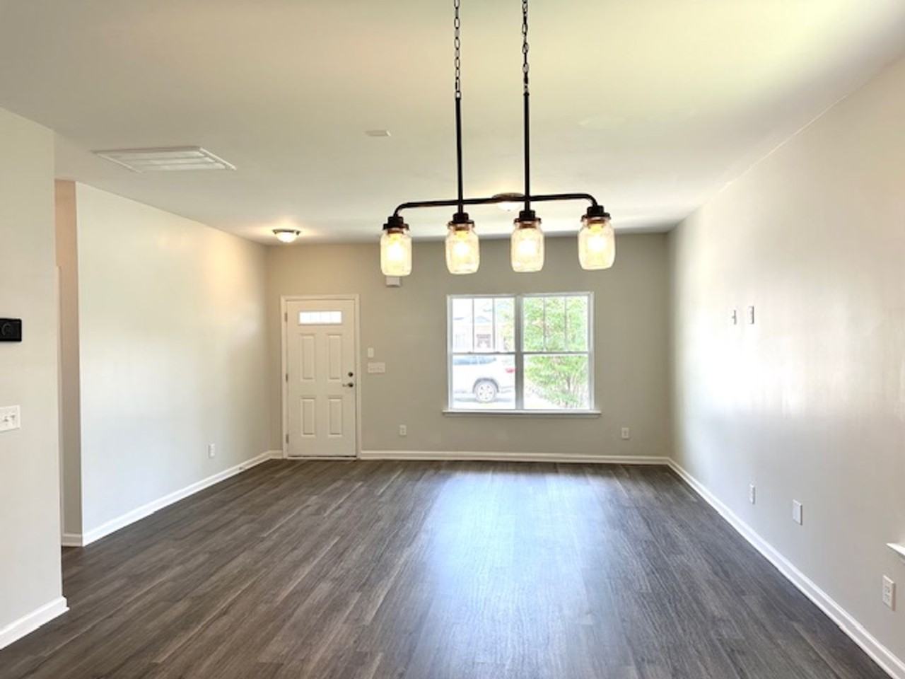 318 Carson Ct - Photo 4 of 17