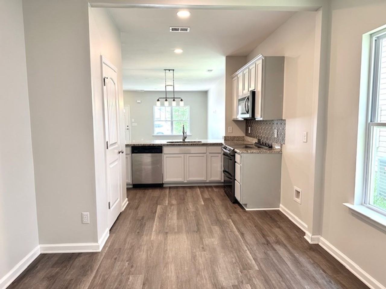 318 Carson Ct - Photo 5 of 17
