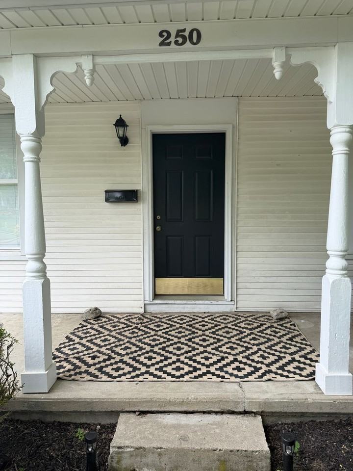 250 N 2nd St - Photo 2 of 11