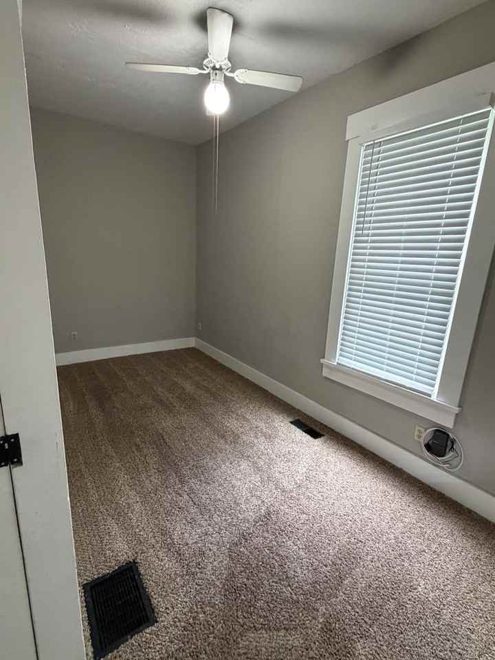 250 N 2nd St - Photo 4 of 11