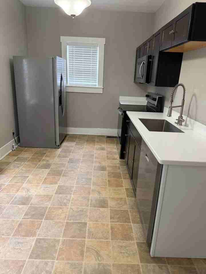 250 N 2nd St - Photo 5 of 11