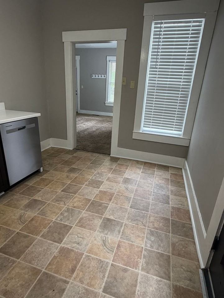 250 N 2nd St - Photo 7 of 11