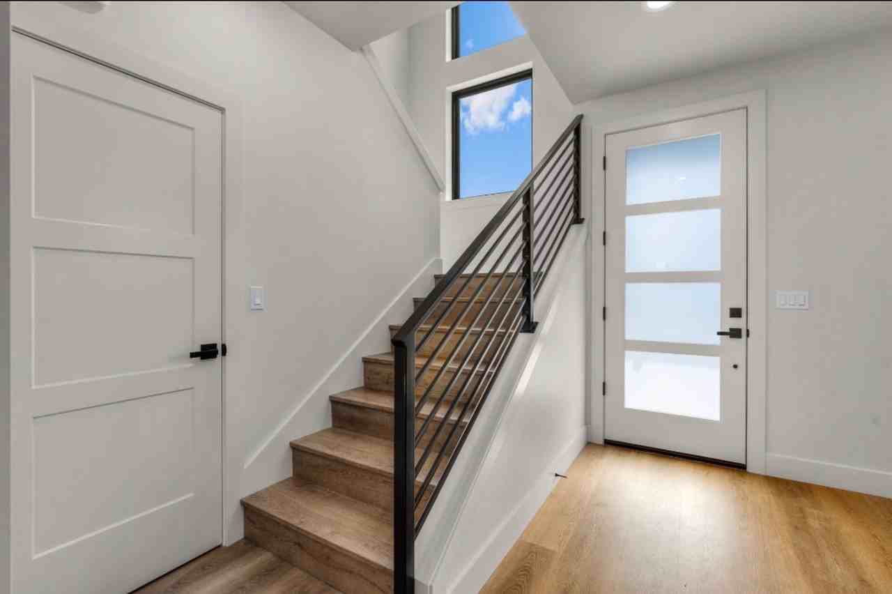 2548 Sw Yew Ave - Photo 3 of 22