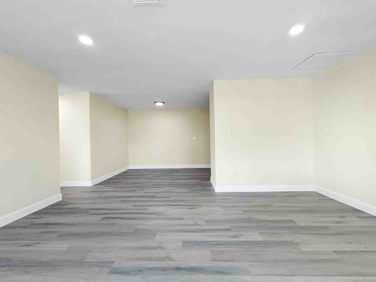 9814 110th Ln - Photo 3 of 10