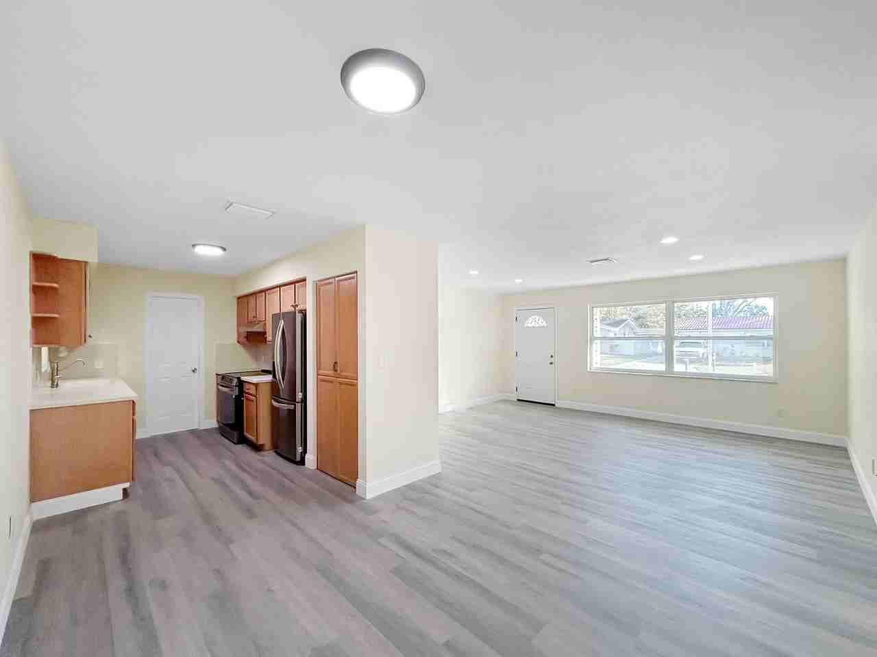 9814 110th Ln - Photo 4 of 10