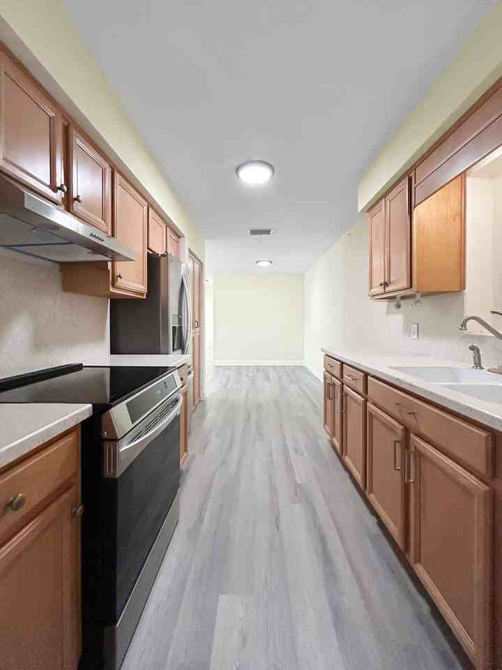 9814 110th Ln - Photo 5 of 10