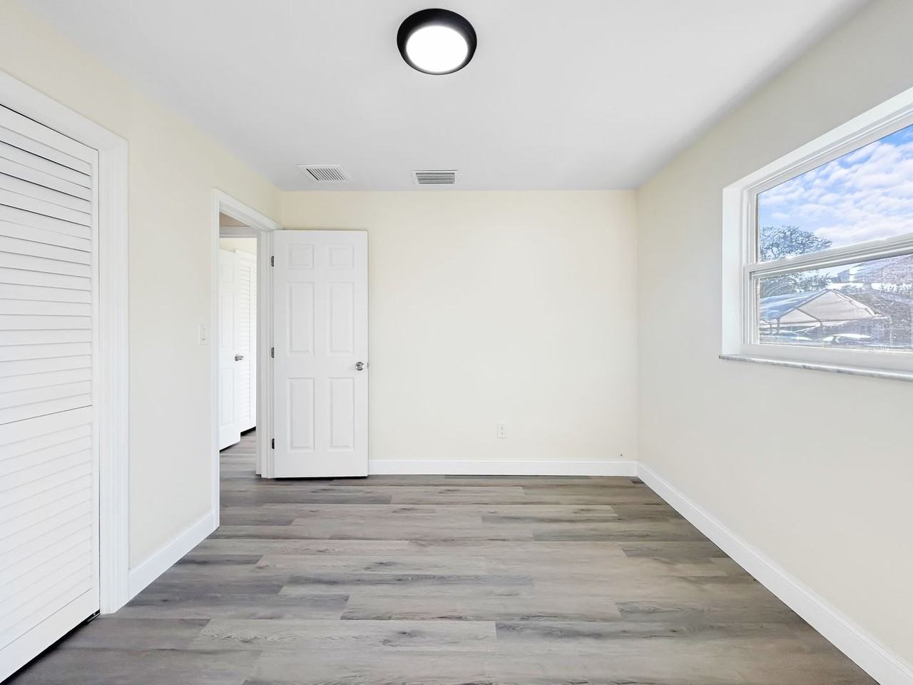 9814 110th Ln - Photo 6 of 10