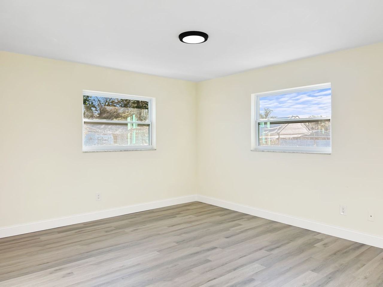 9814 110th Ln - Photo 7 of 10