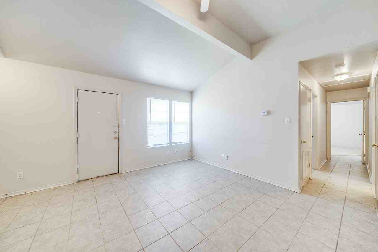 12216 Maverick Bluff St - Photo 4 of 25