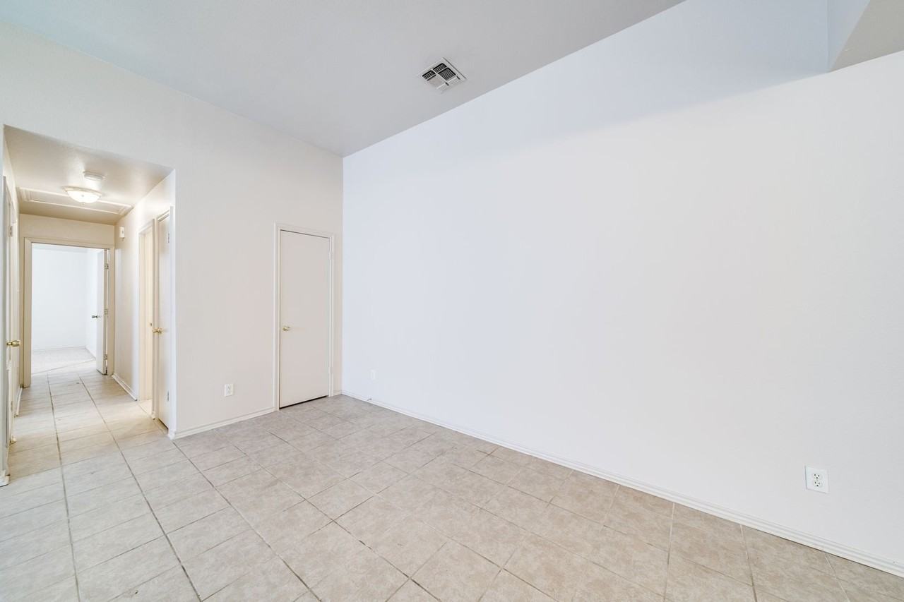 12216 Maverick Bluff St - Photo 5 of 25