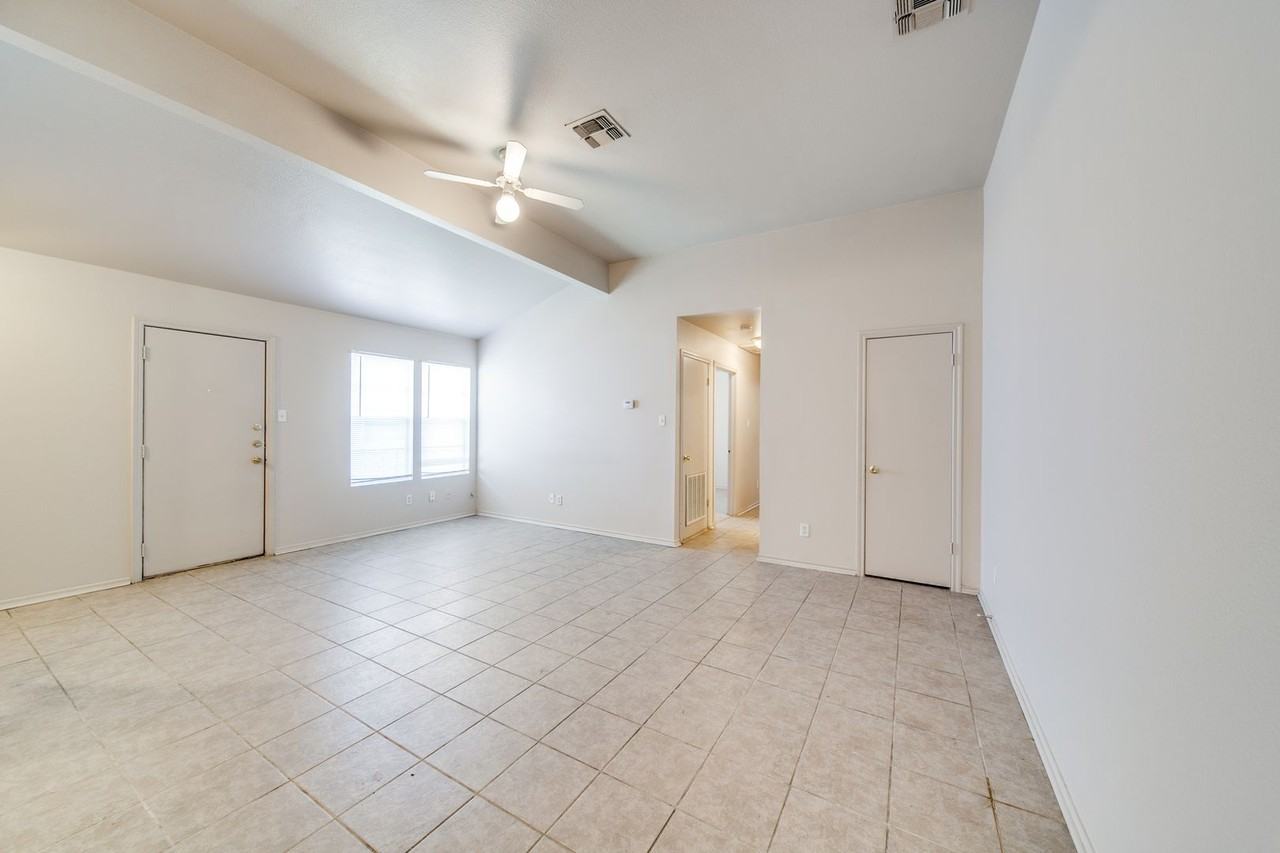12216 Maverick Bluff St - Photo 7 of 25