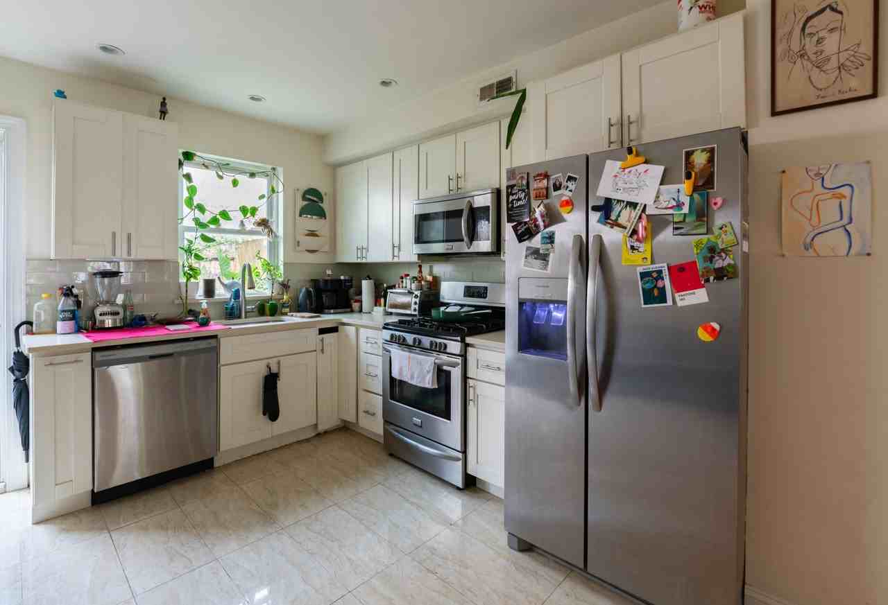 1538 S Opal St - Photo 4 of 23