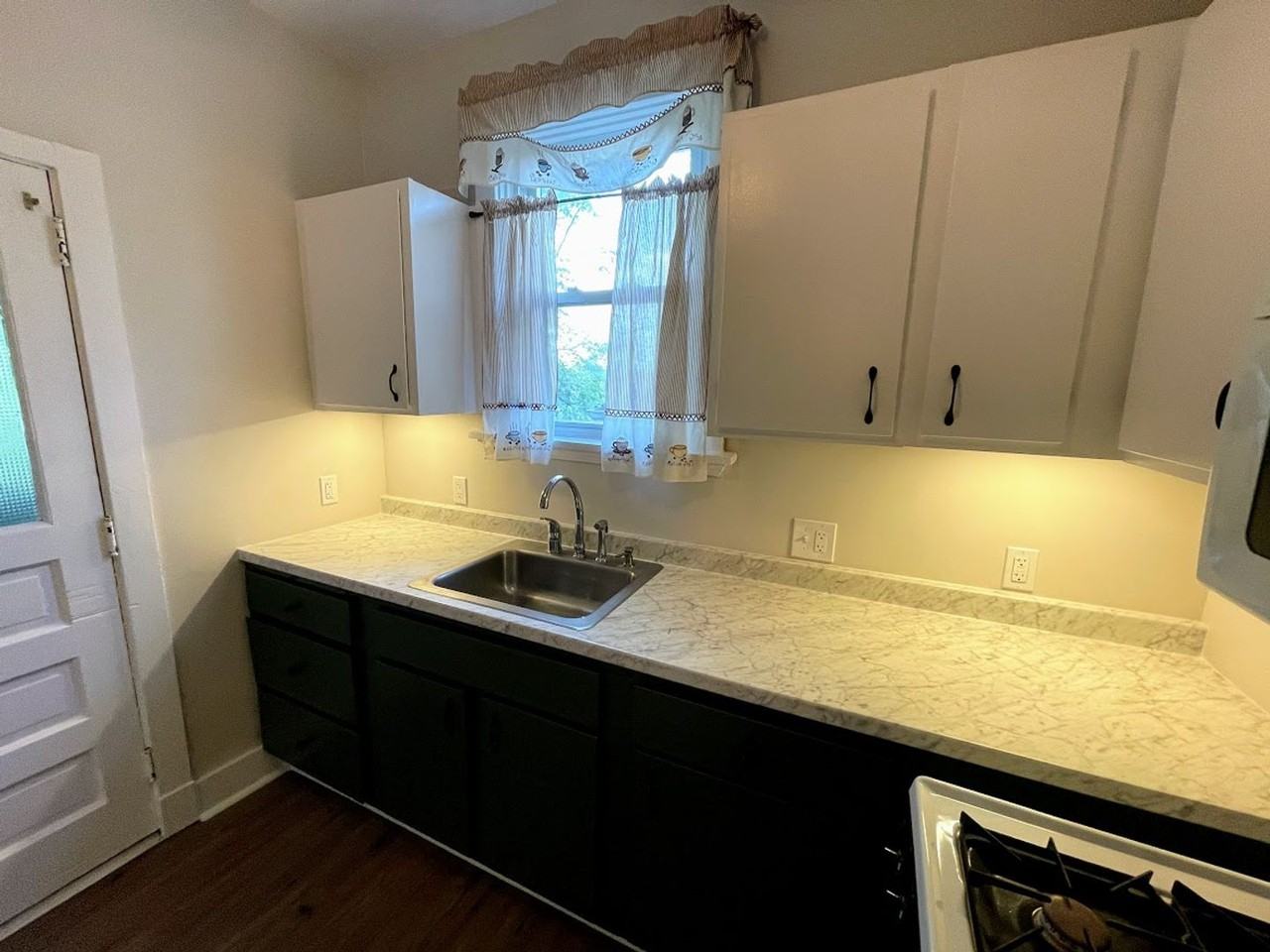 205 Van Wyck Ave - Photo 2 of 14
