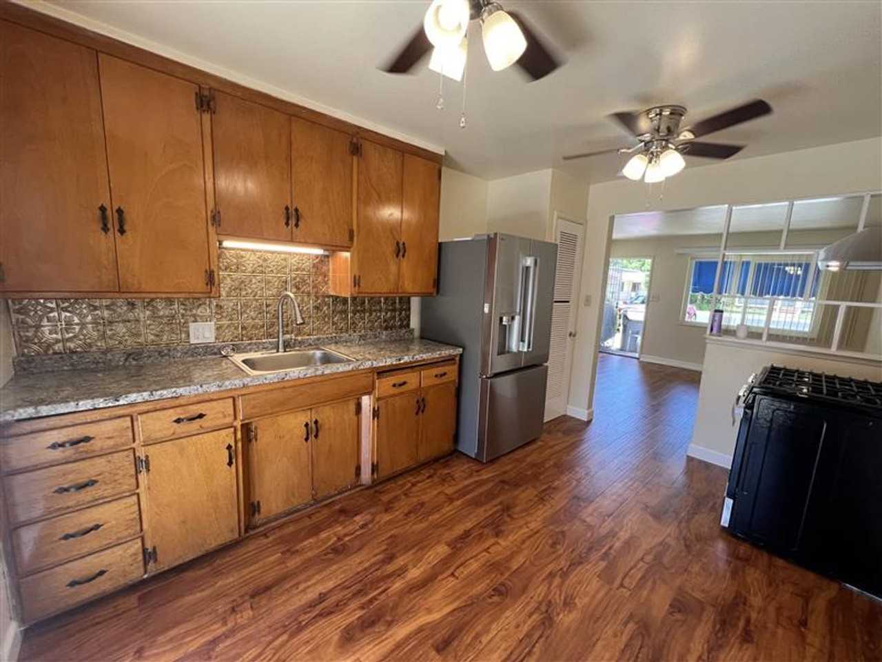 113 Mormon St - Photo 4 of 8