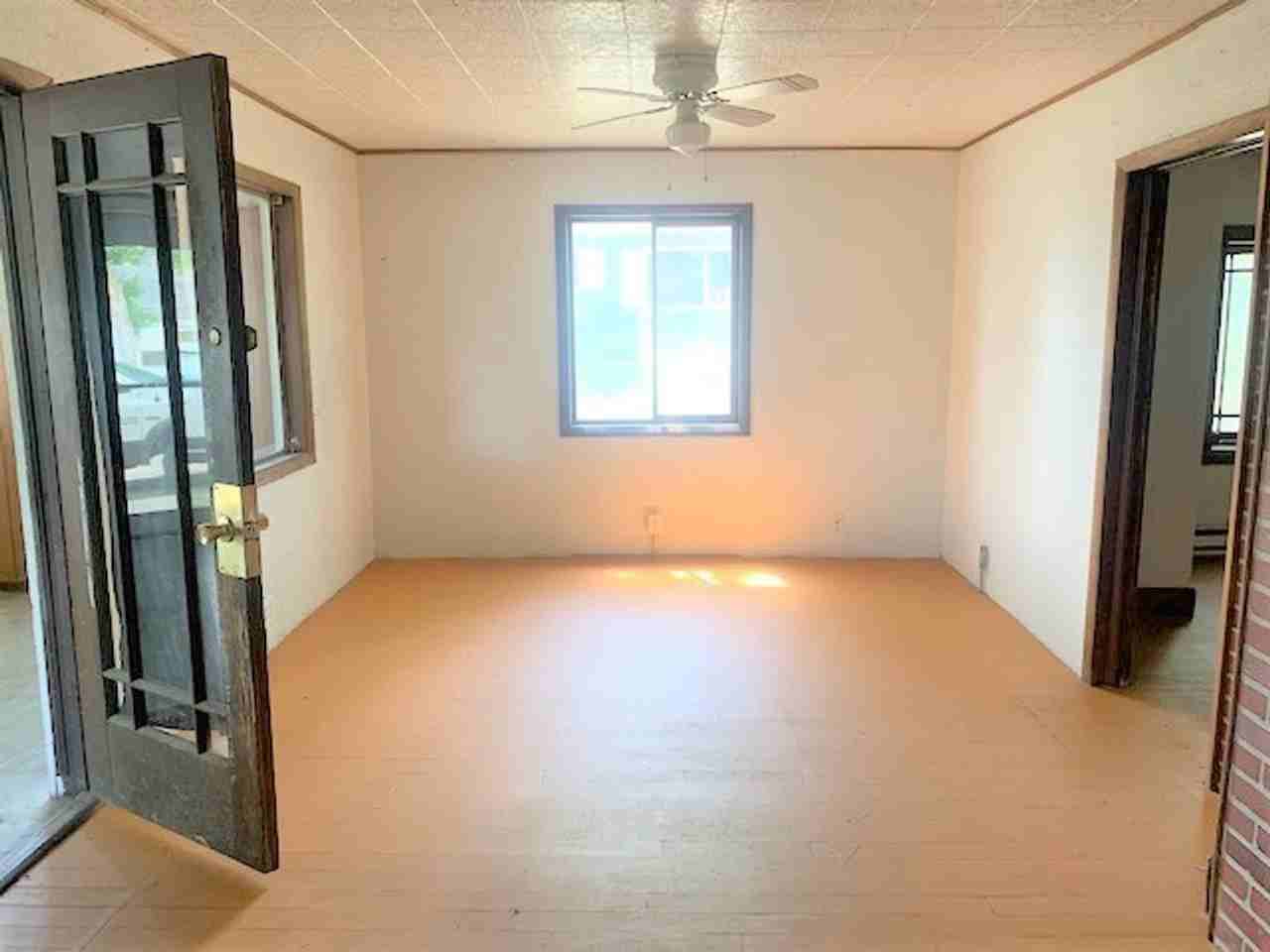 908 Cedar St - Photo 2 of 10