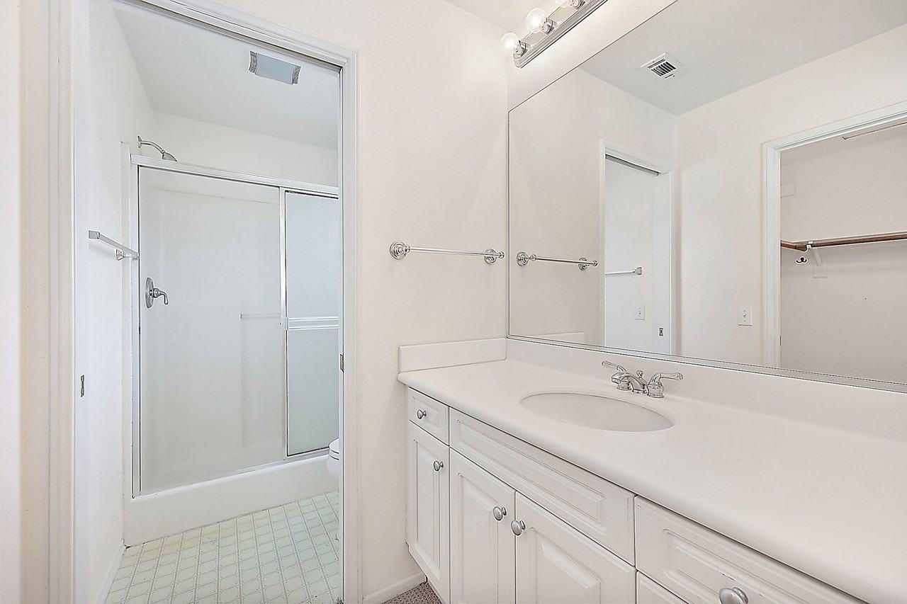 138 Saint James - Photo 7 of 42