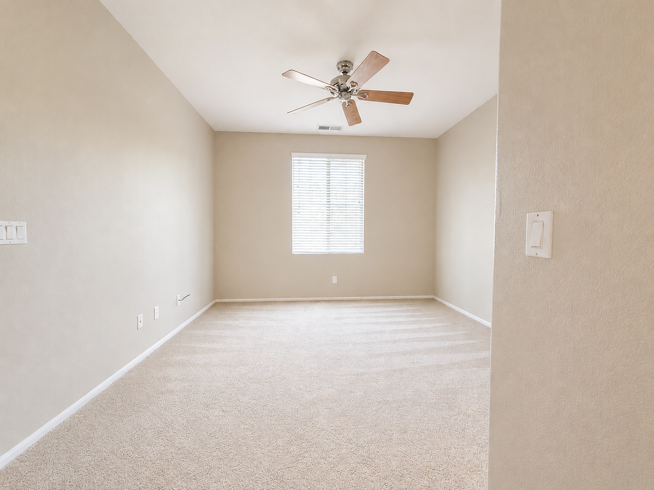 686 Jay Ct - Photo 7 of 19