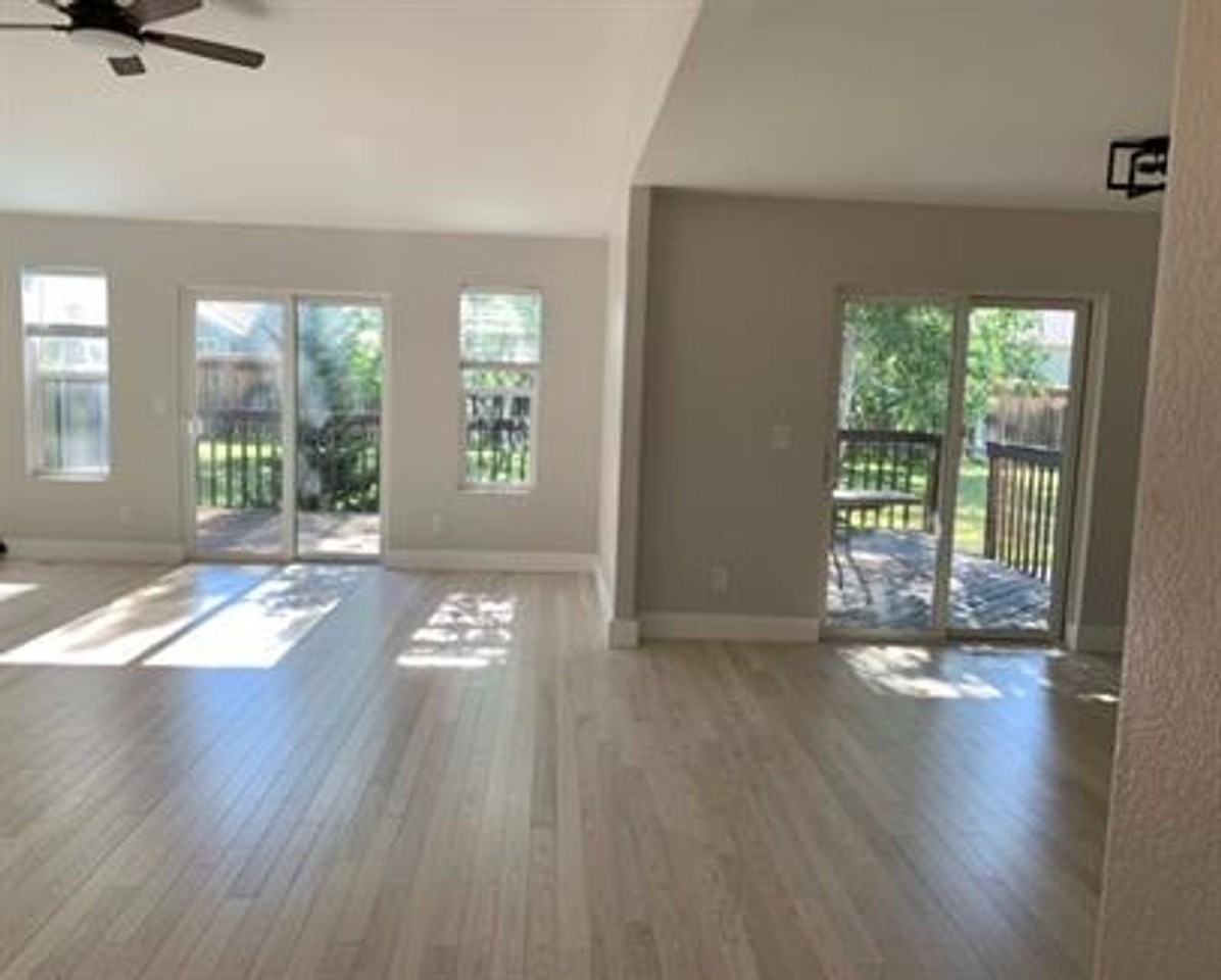 420 Mineral Ave - Photo 4 of 17