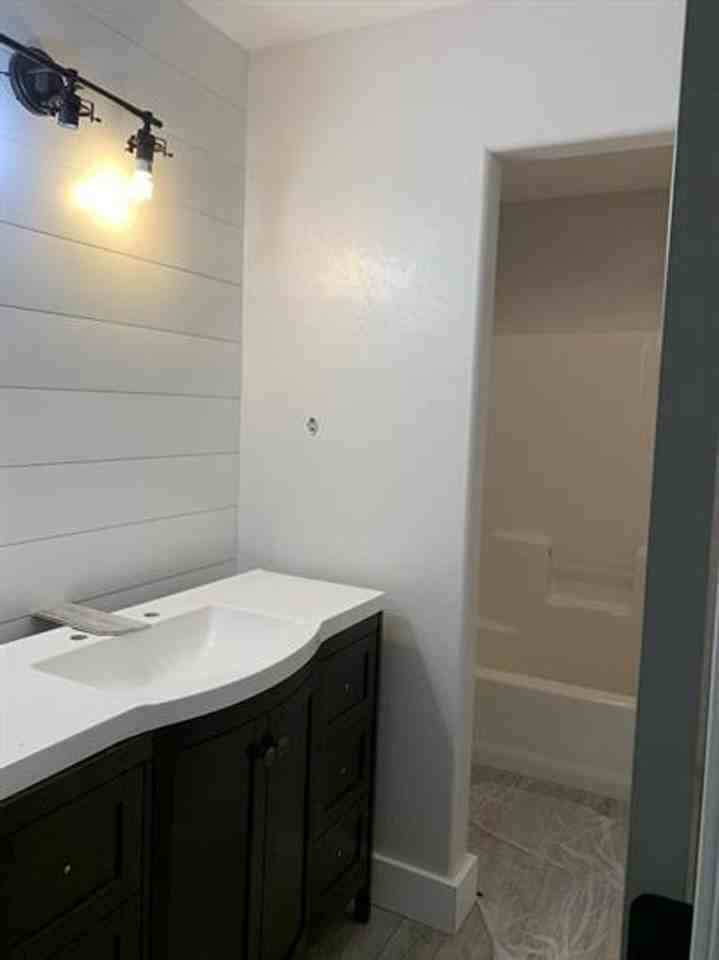 420 Mineral Ave - Photo 7 of 17