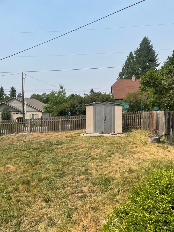 705 Se High St - Photo 3 of 6