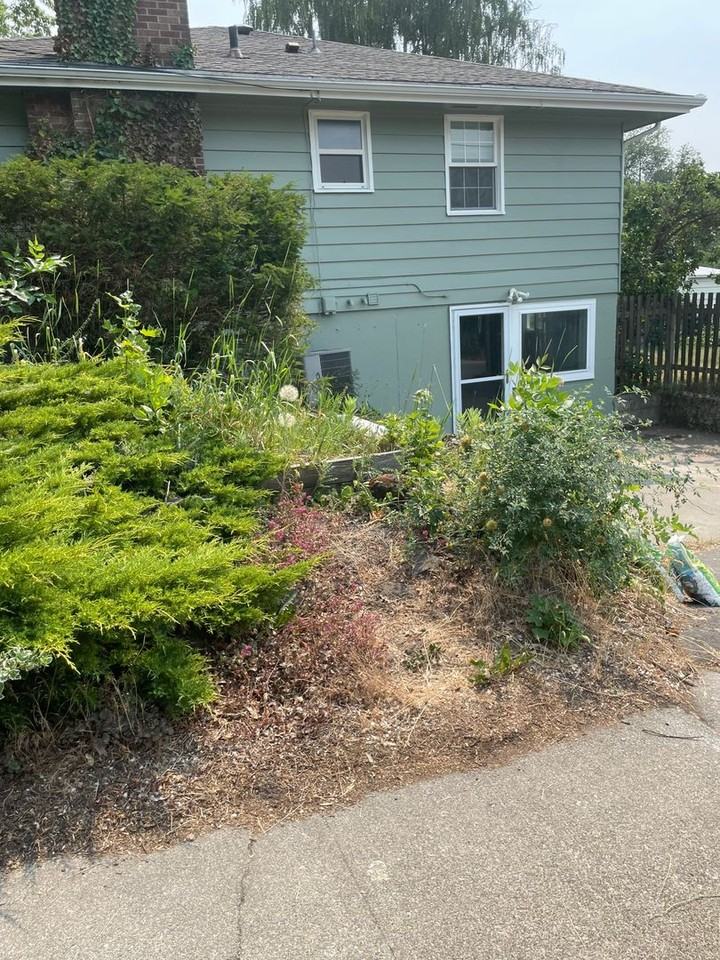 705 Se High St - Photo 5 of 6
