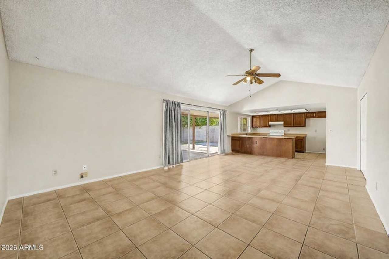 5733 W Mescal St - Photo 4 of 17
