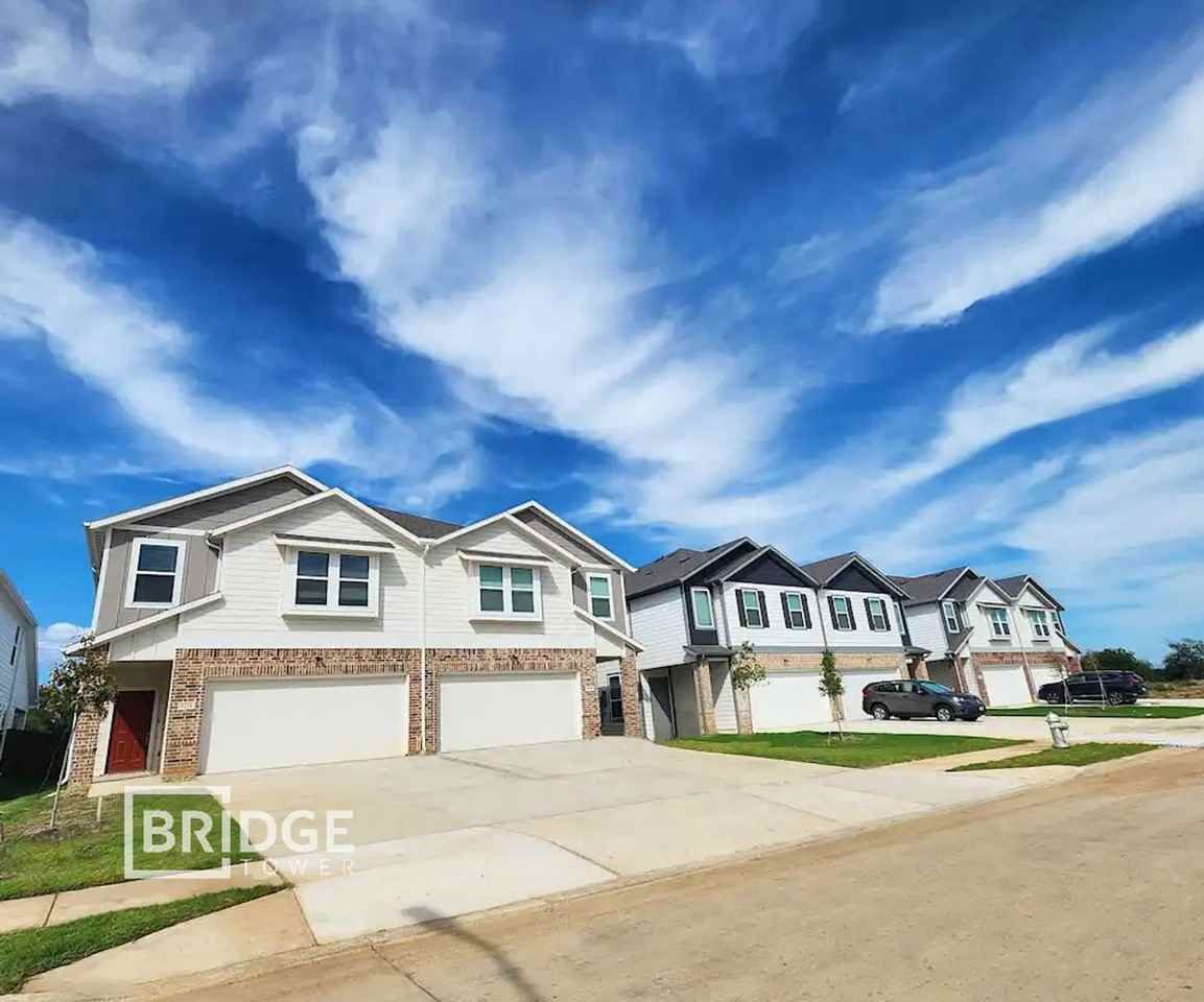 4126 Tobin Dr - Photo 3 of 14