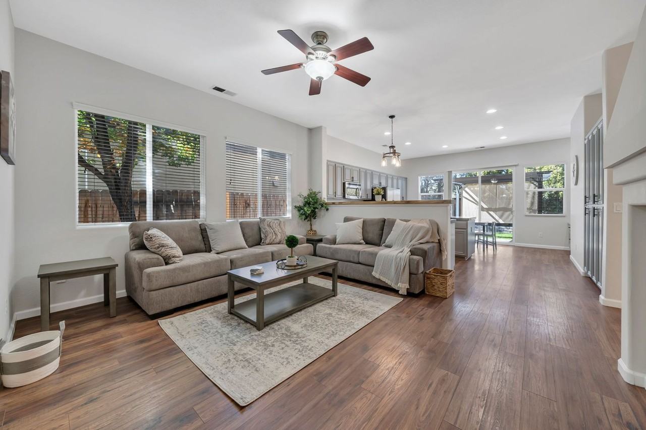 10577 Eagle Falls Way - Photo 2 of 40