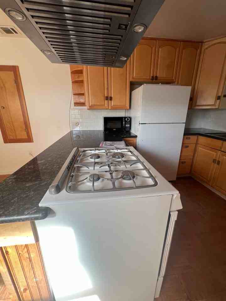 5017 10th Ave - Photo 4 of 11
