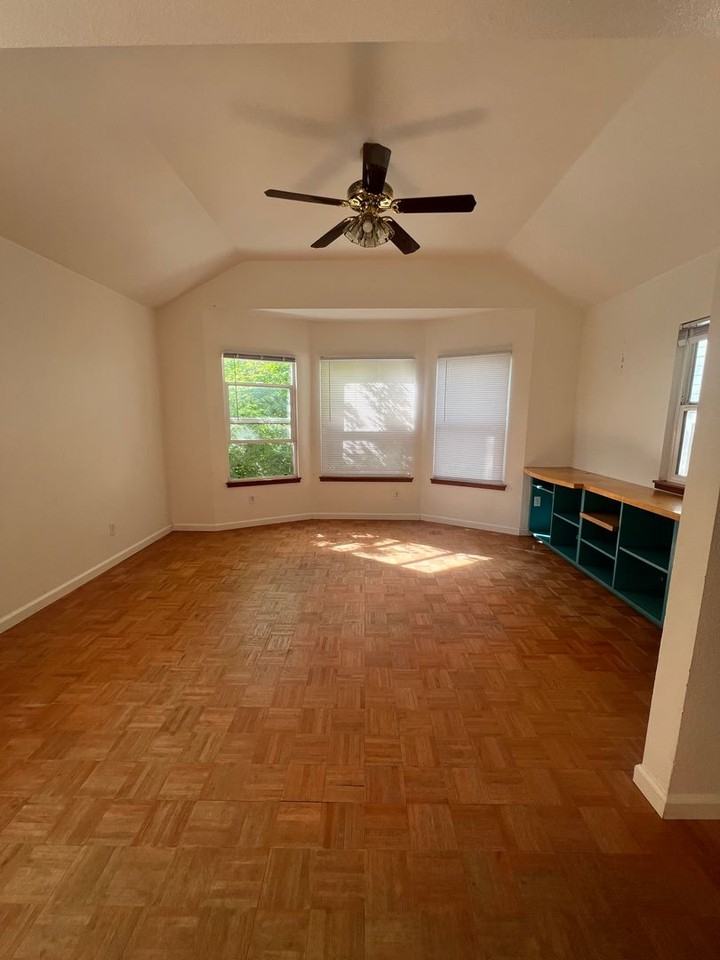 5017 10th Ave - Photo 5 of 11