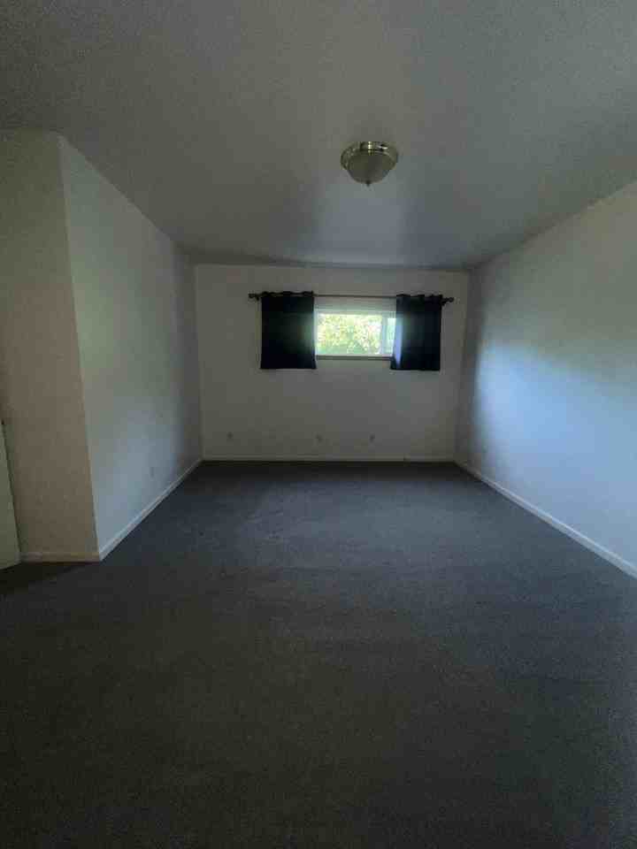 5017 10th Ave - Photo 6 of 11