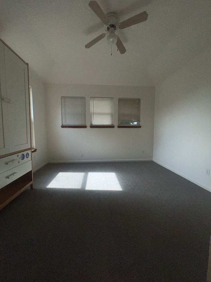 5017 10th Ave - Photo 7 of 11