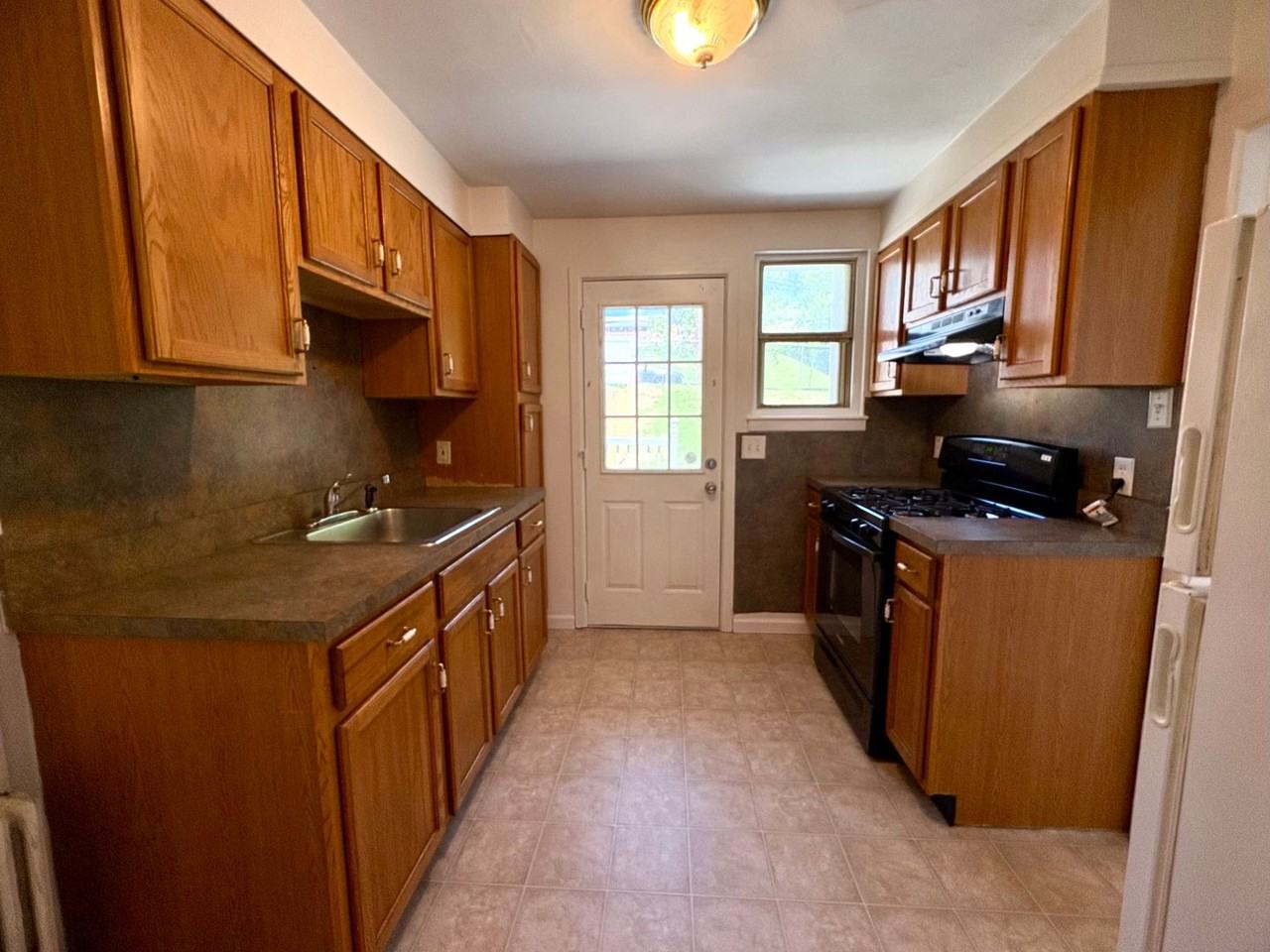 767 Clermont Ave - Photo 7 of 24