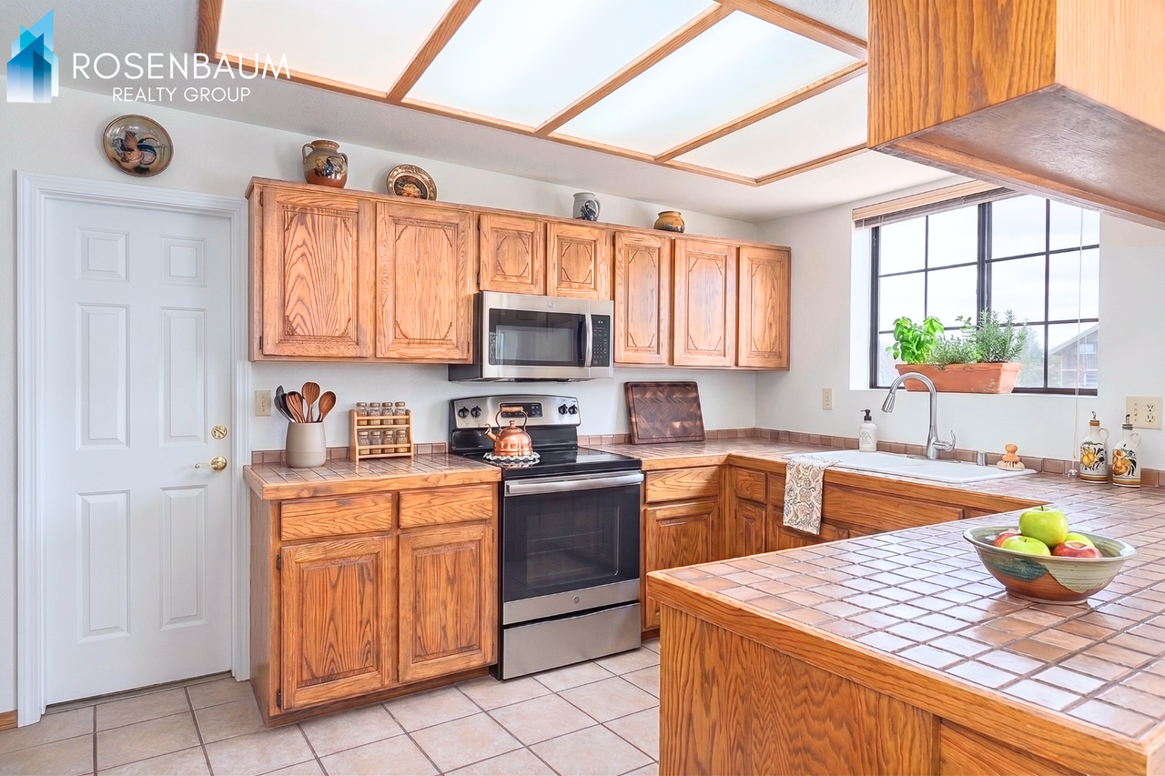 1081 Canary Dr - Photo 3 of 16