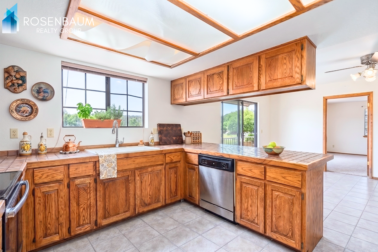 1081 Canary Dr - Photo 4 of 16