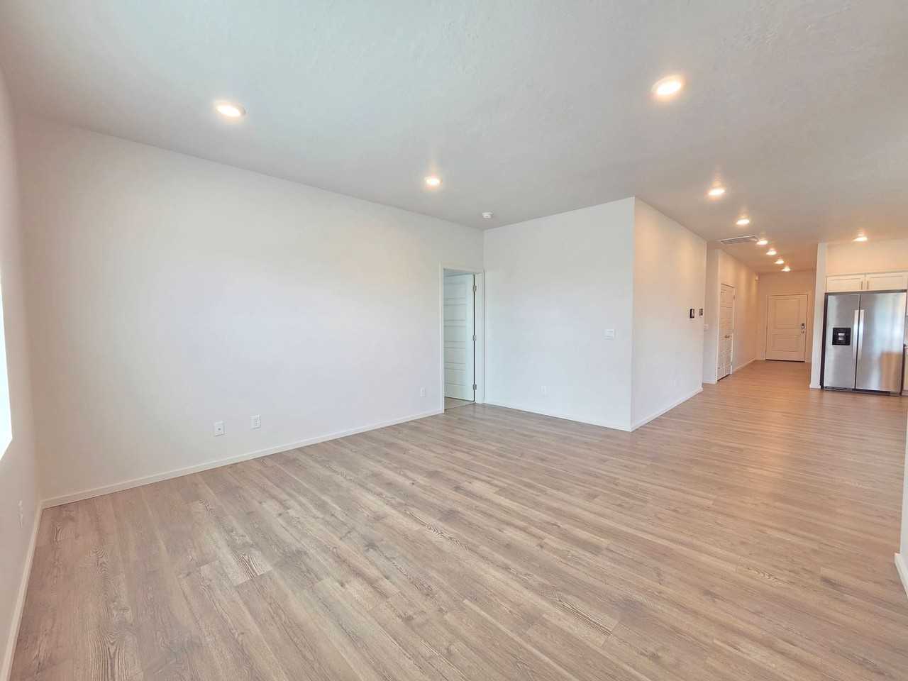 10517 W Sorenstam Rd - Photo 7 of 26