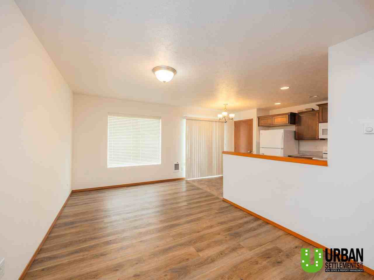 4th E 9705 - Photo 3 of 18