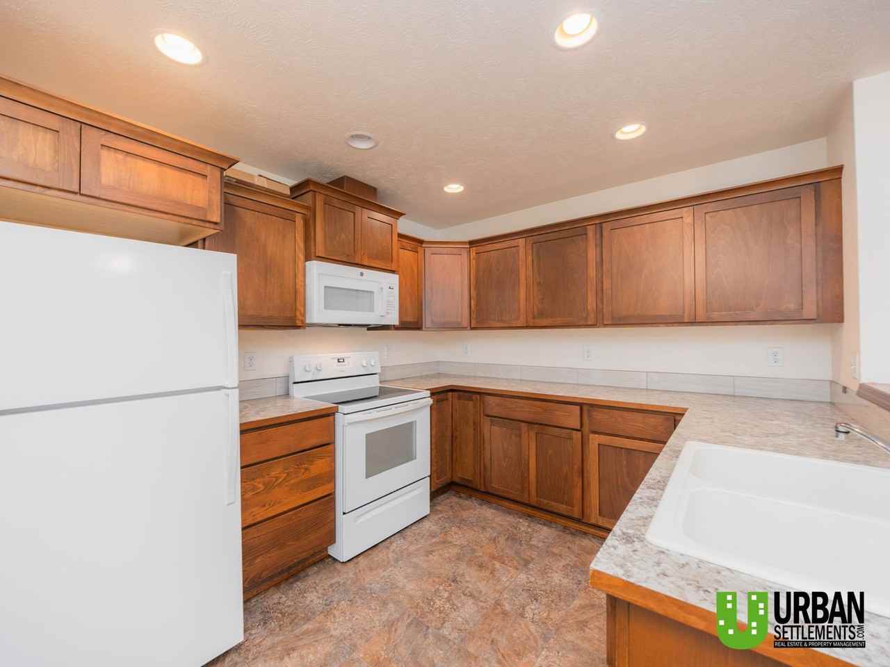 4th E 9705 - Photo 4 of 18