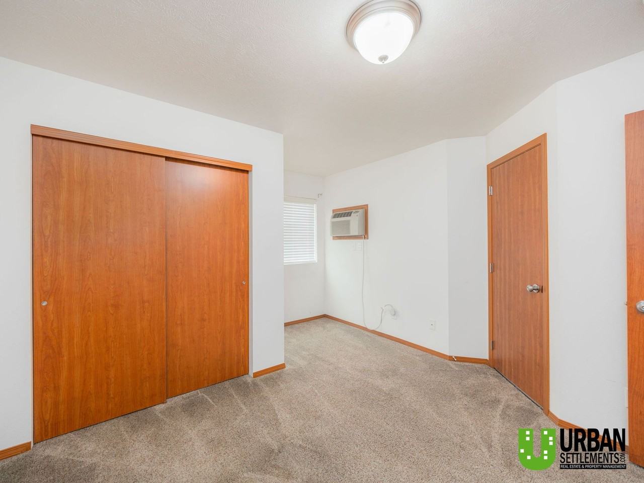 4th E 9705 - Photo 7 of 18