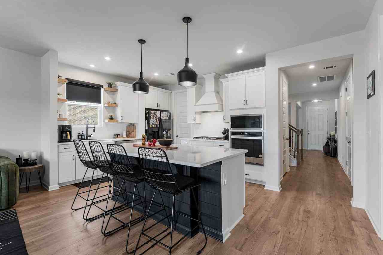807 Cawthorn Ln - Photo 3 of 30