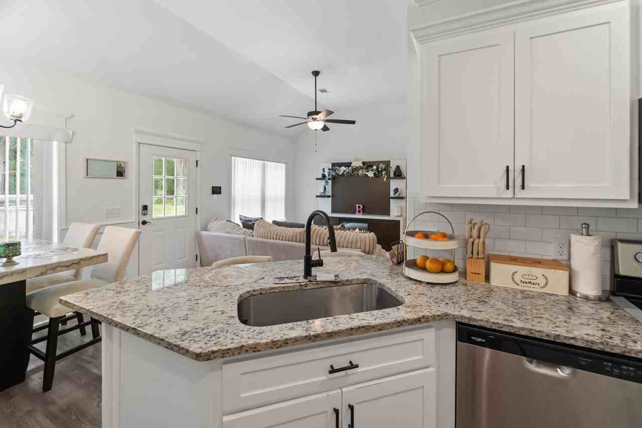 491 Lake Rosalind Dr - Photo 5 of 41