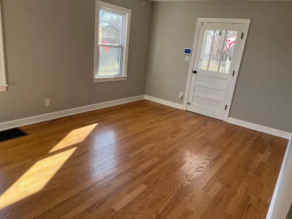 930 N Main St - Photo 2 of 8
