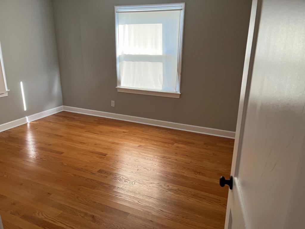 930 N Main St - Photo 3 of 8